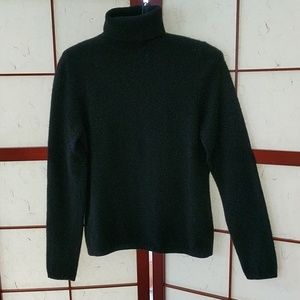 Chic Cashmere Lord & Taylor t-neck sweater